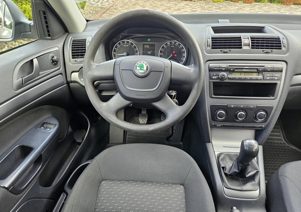 Skoda Octavia cena 25900 przebieg: 259000, rok produkcji 2012 z Radłów małe 781